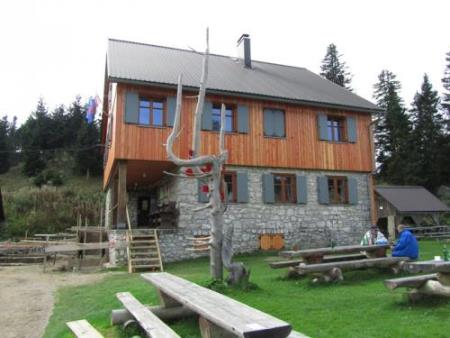 Pohodniški vikend v tuhinjski dolini z novimi gozdnimi doživetji (11)